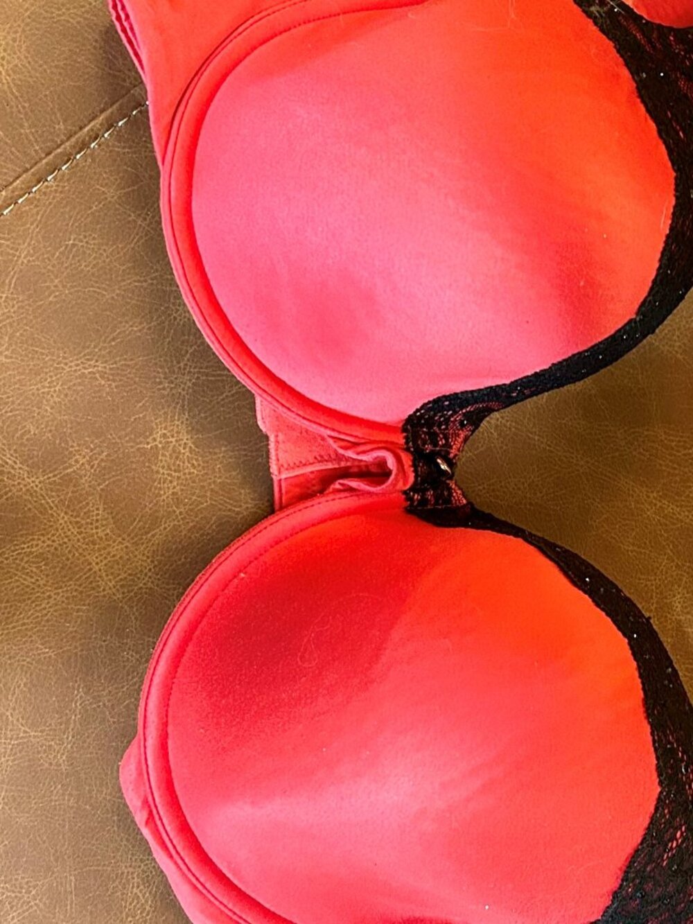 Victoria’s Secret Lined Perfect Coverage Bra – 36DD – Coral/Red with Black Lace